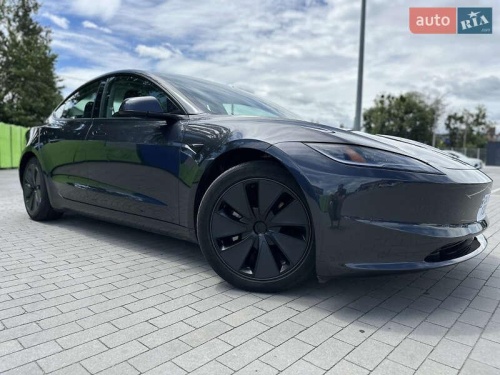 Tesla Model 3 2024