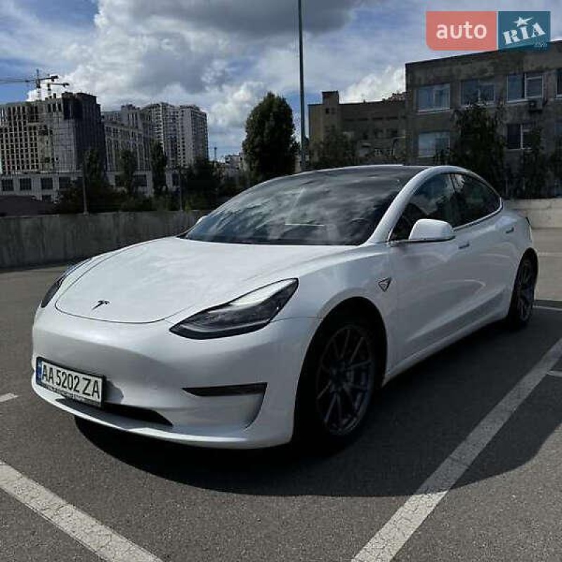 Tesla Model 3 2020