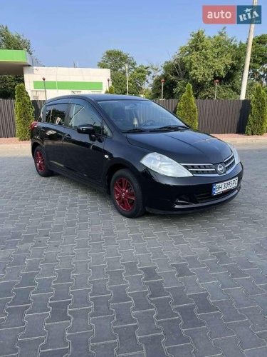 Nissan TIIDA 2012