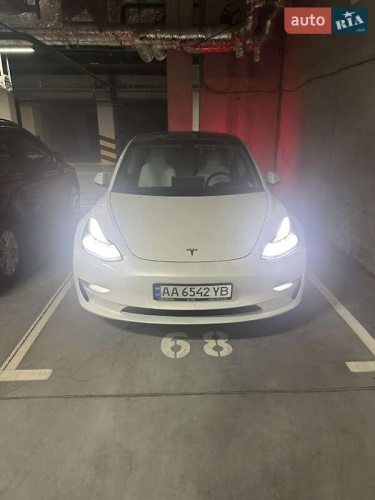 Tesla Model 3 2021