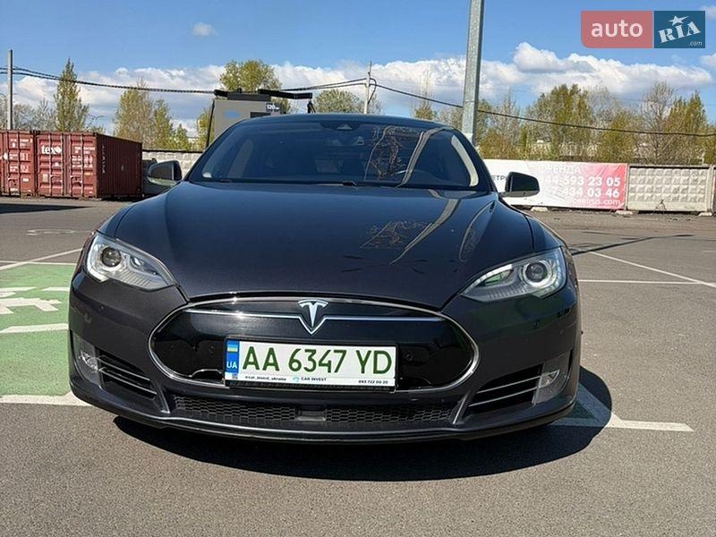 Tesla Model S 2014