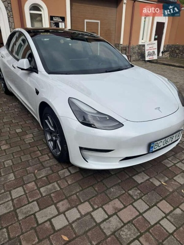 Tesla Model 3 2022