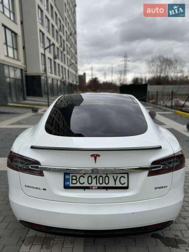 Tesla Model S 2014