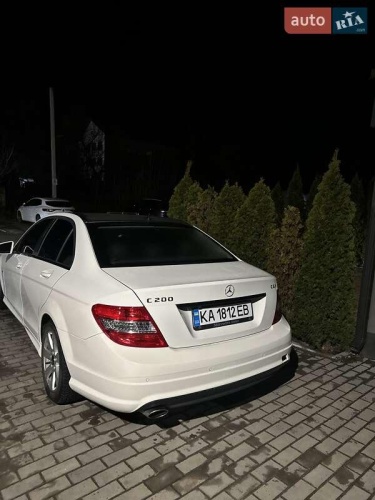 Mercedes-Benz C-Class 2011
