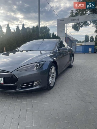 Tesla Model S 2013