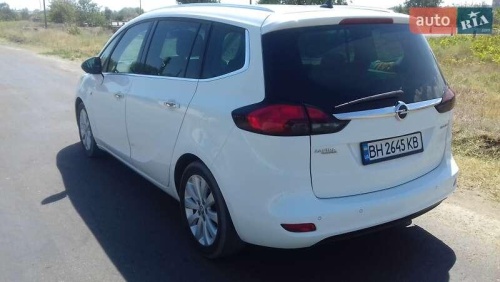 Opel Zafira Tourer 2012