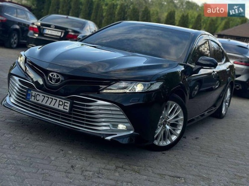 Toyota Camry 2019