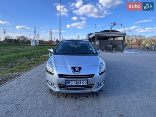 Peugeot 5008 2011