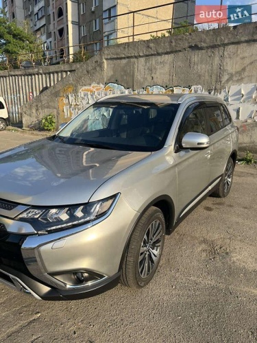 Mitsubishi Outlander 2021