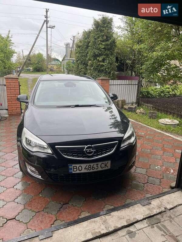 Opel Astra 2011
