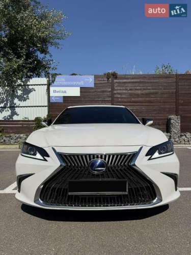 Lexus ES 2019