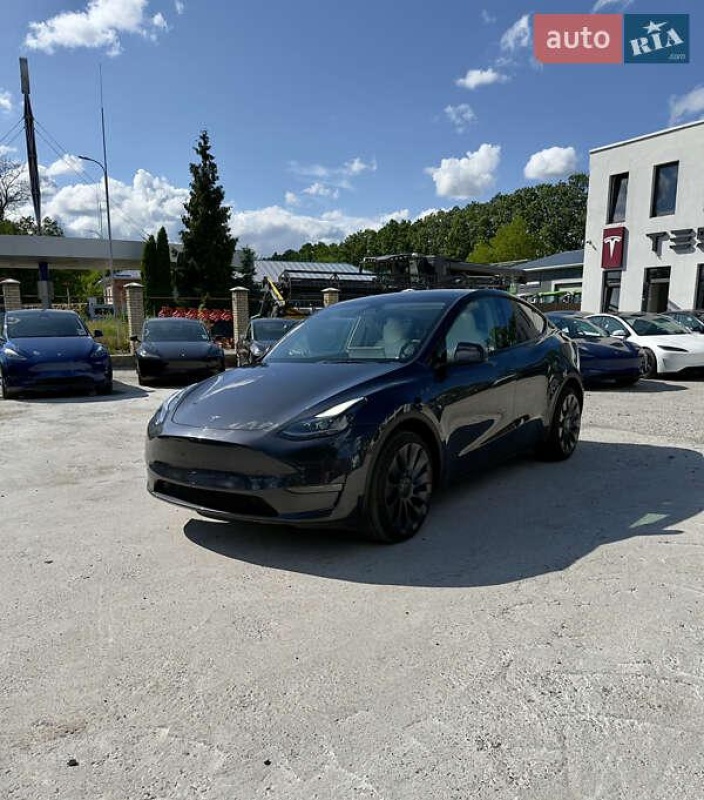 Tesla Model Y 2024