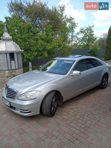 Mercedes-Benz S-Class 2011