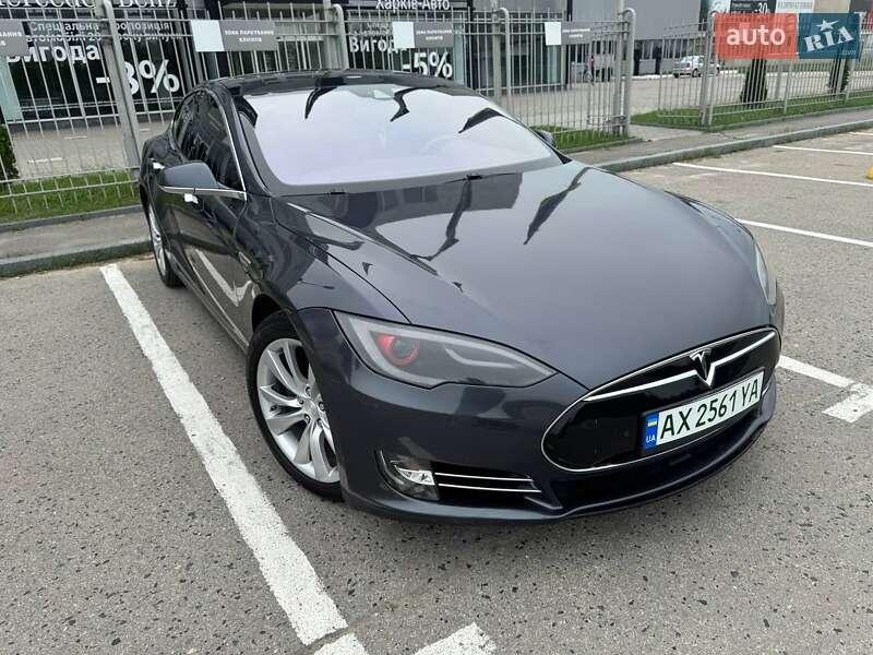 Tesla Model S 2015