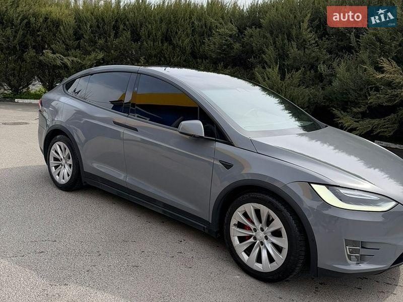 Tesla Model X 2019