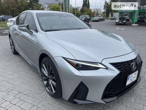 Lexus IS 2022