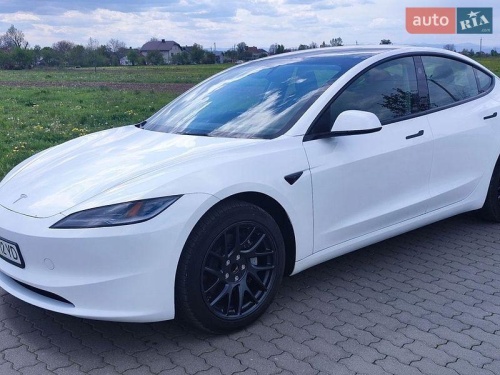 Tesla Model 3 2024