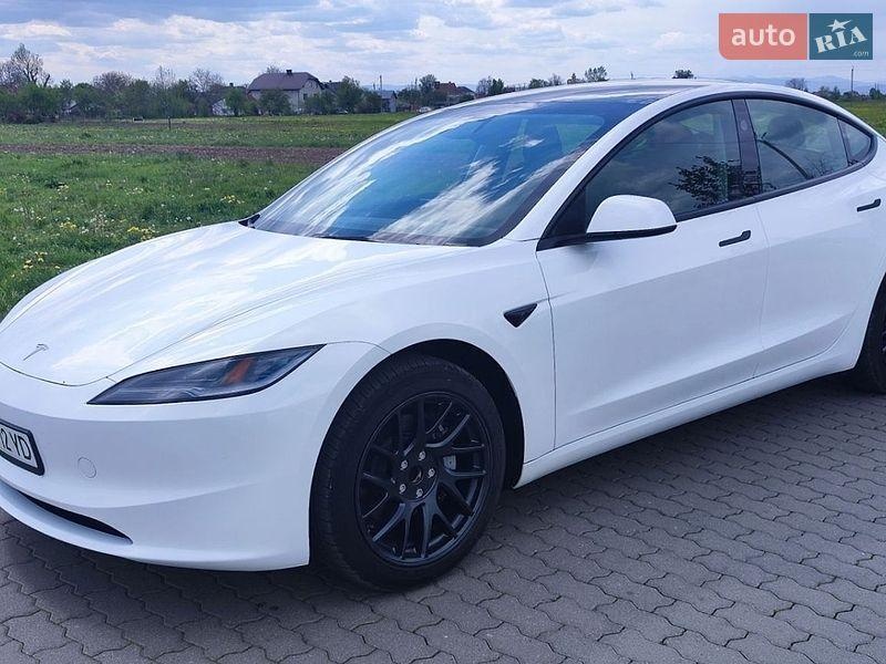 Tesla Model 3 2024