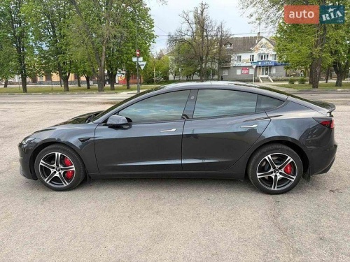 Tesla Model 3 2024
