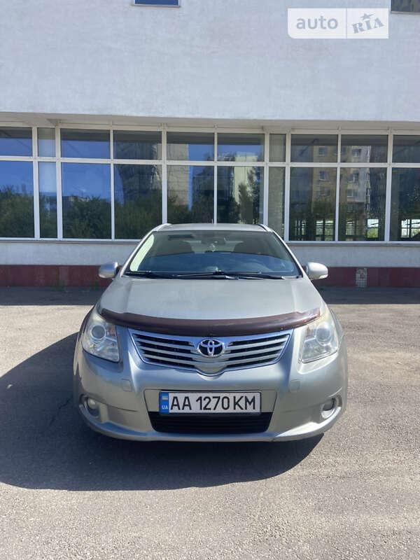 Toyota Avensis 2011