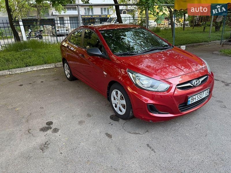 Hyundai Accent 2013