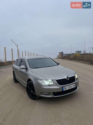 Skoda Superb 2011