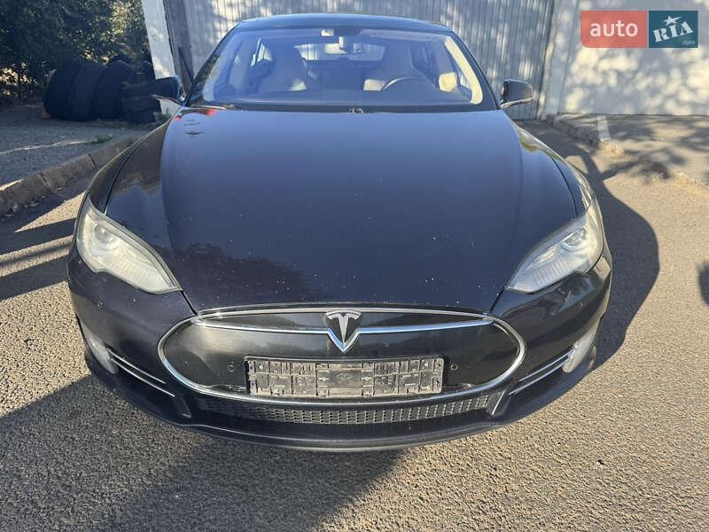 Tesla Model S 2013