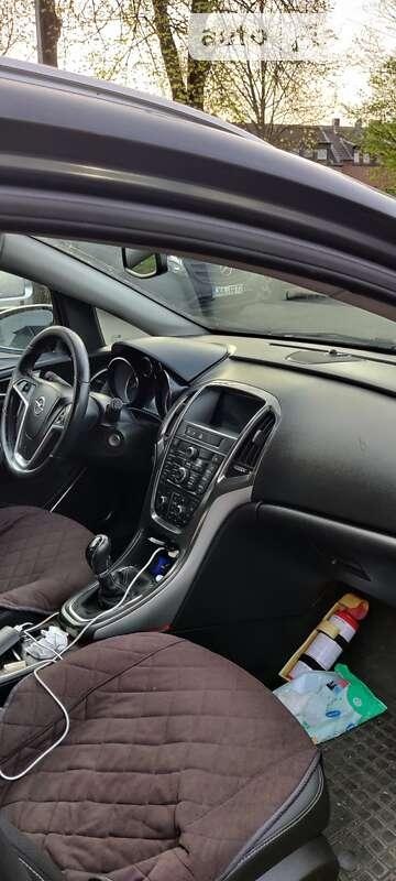 Opel Astra 2011