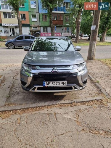 Mitsubishi Outlander 2021