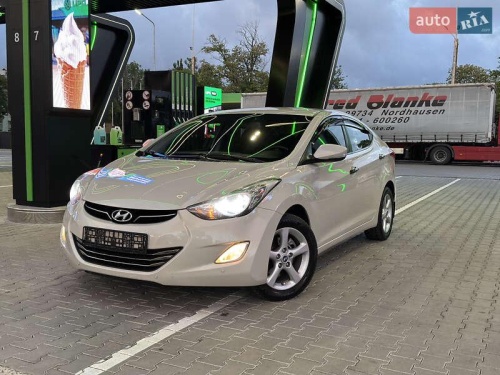 Hyundai Elantra 2012