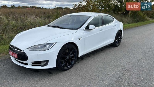 Tesla Model S 2015