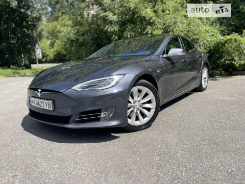 Tesla Model S 2018