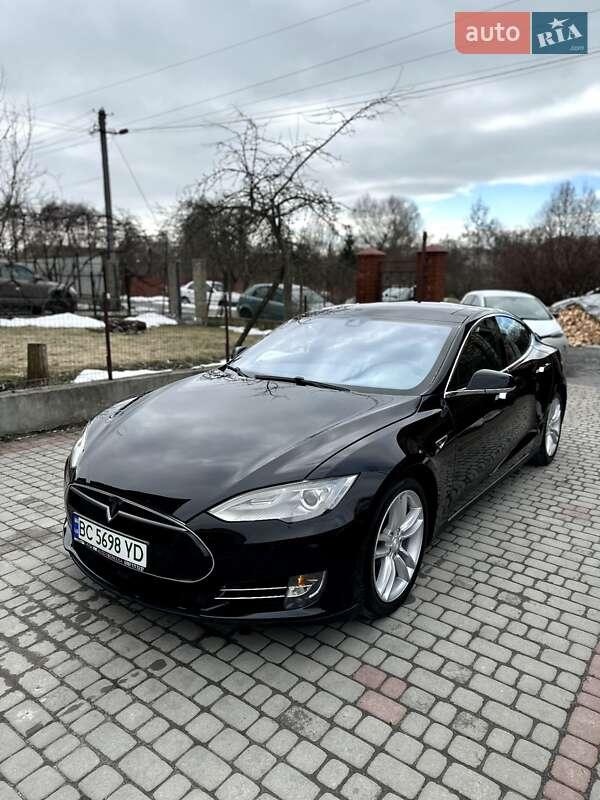 Tesla Model S 2015