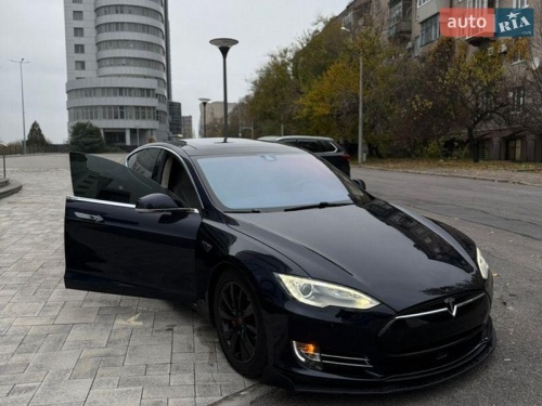 Tesla Model S 2014