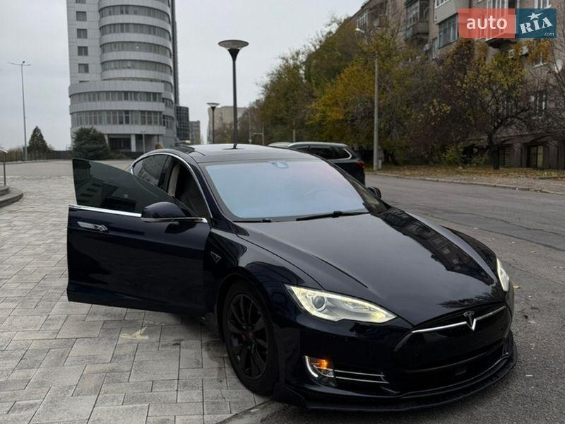 Tesla Model S 2014