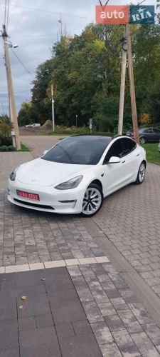 Tesla Model 3 2022