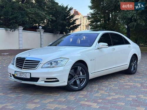 Mercedes-Benz S-Class 2012