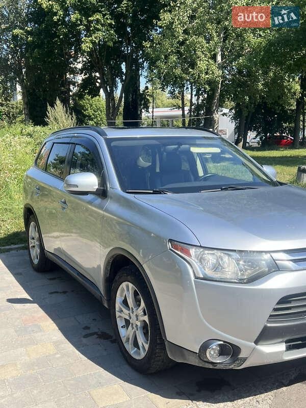 Mitsubishi Outlander 2015