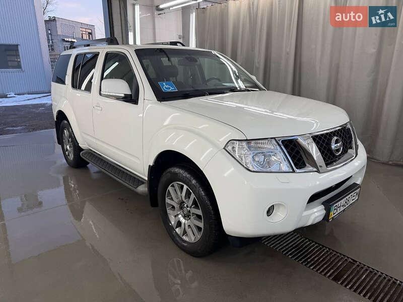 Nissan Pathfinder 2011
