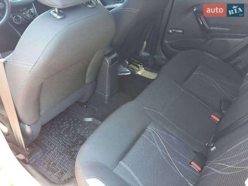 Peugeot 208 2014