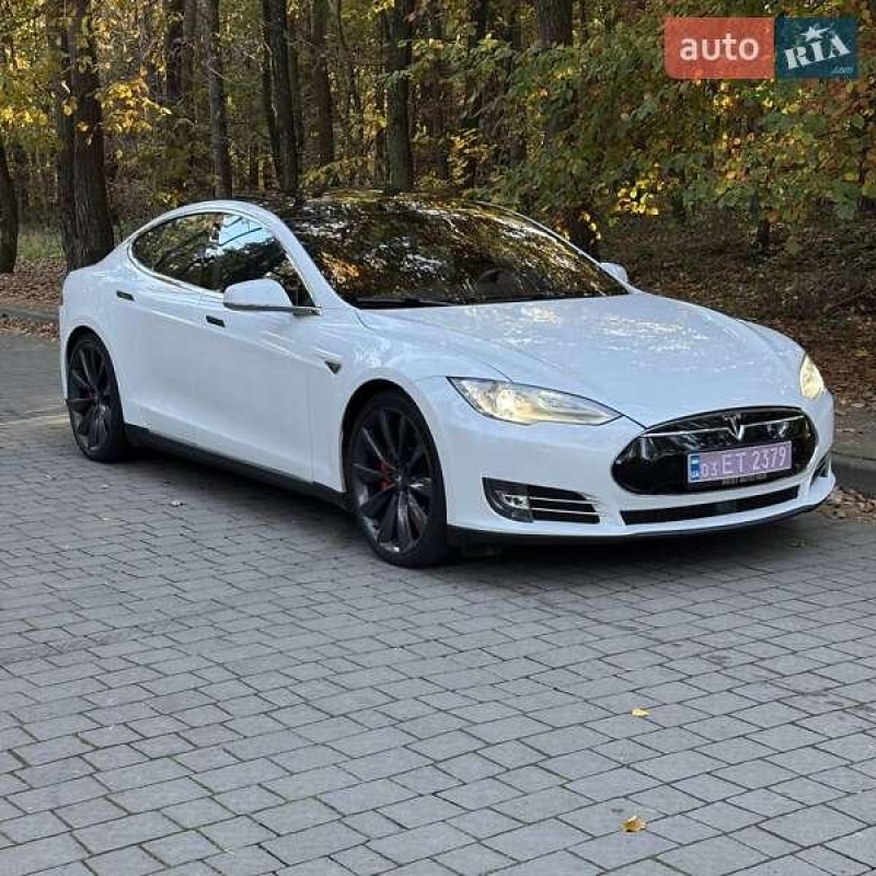 Tesla Model S 2016