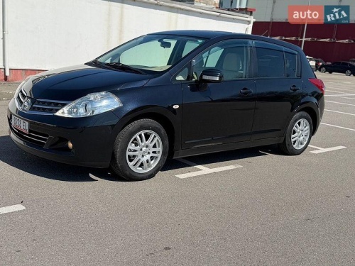Nissan TIIDA 2011