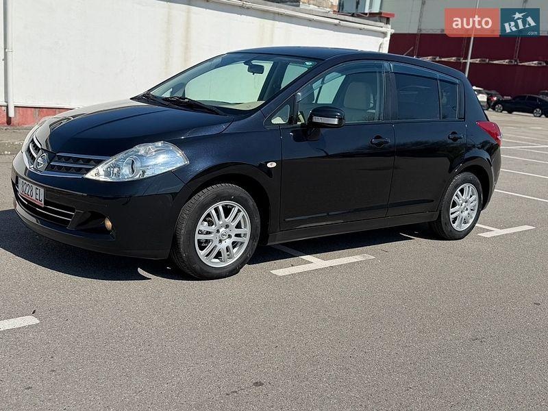 Nissan TIIDA 2011