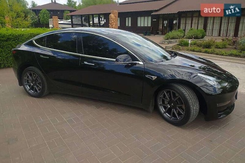 Tesla Model 3 2020