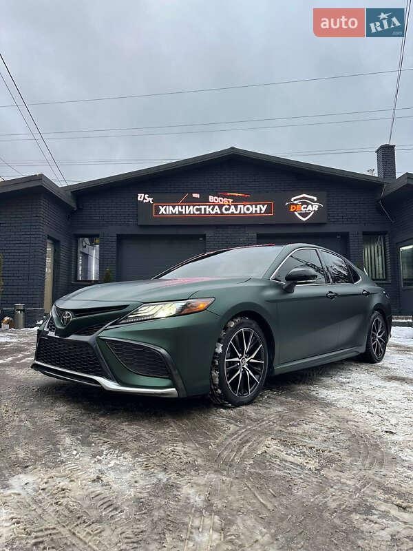 Toyota Camry 2021