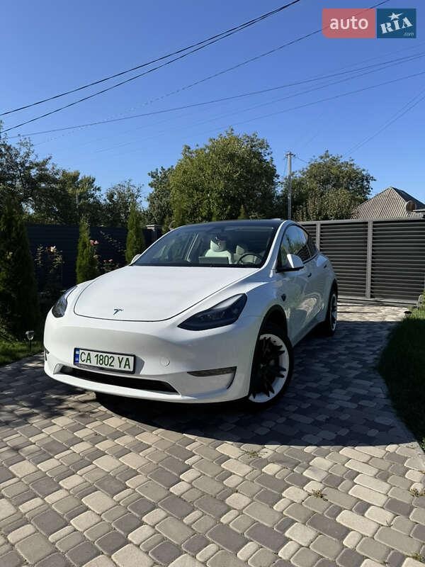 Tesla Model Y 2024