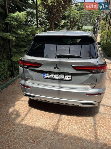 Mitsubishi Outlander 2023