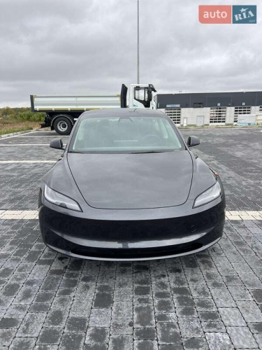Tesla Model 3 2024