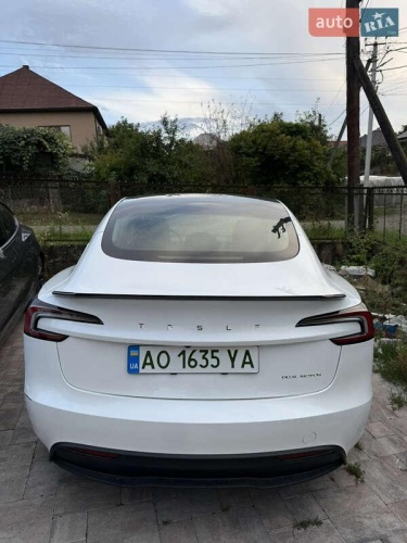 Tesla Model 3 2024
