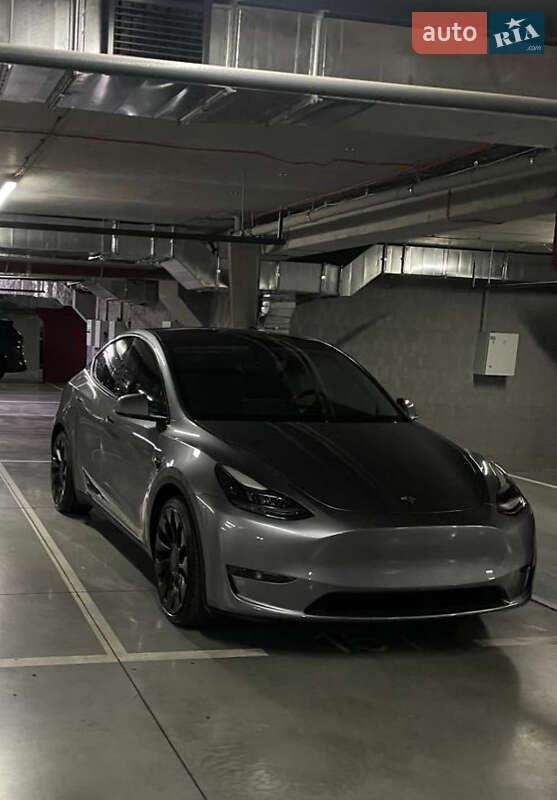 Tesla Model Y 2024